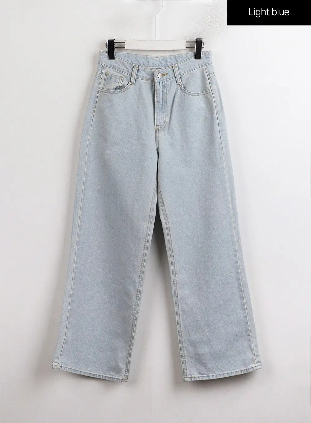 Light Washed Straight Leg Jeans OJ422