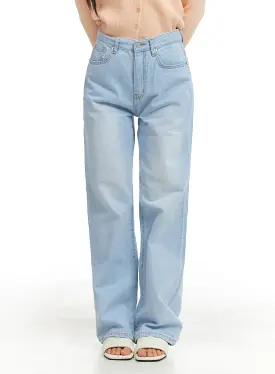 Light Washed Straight Leg Jeans OM427