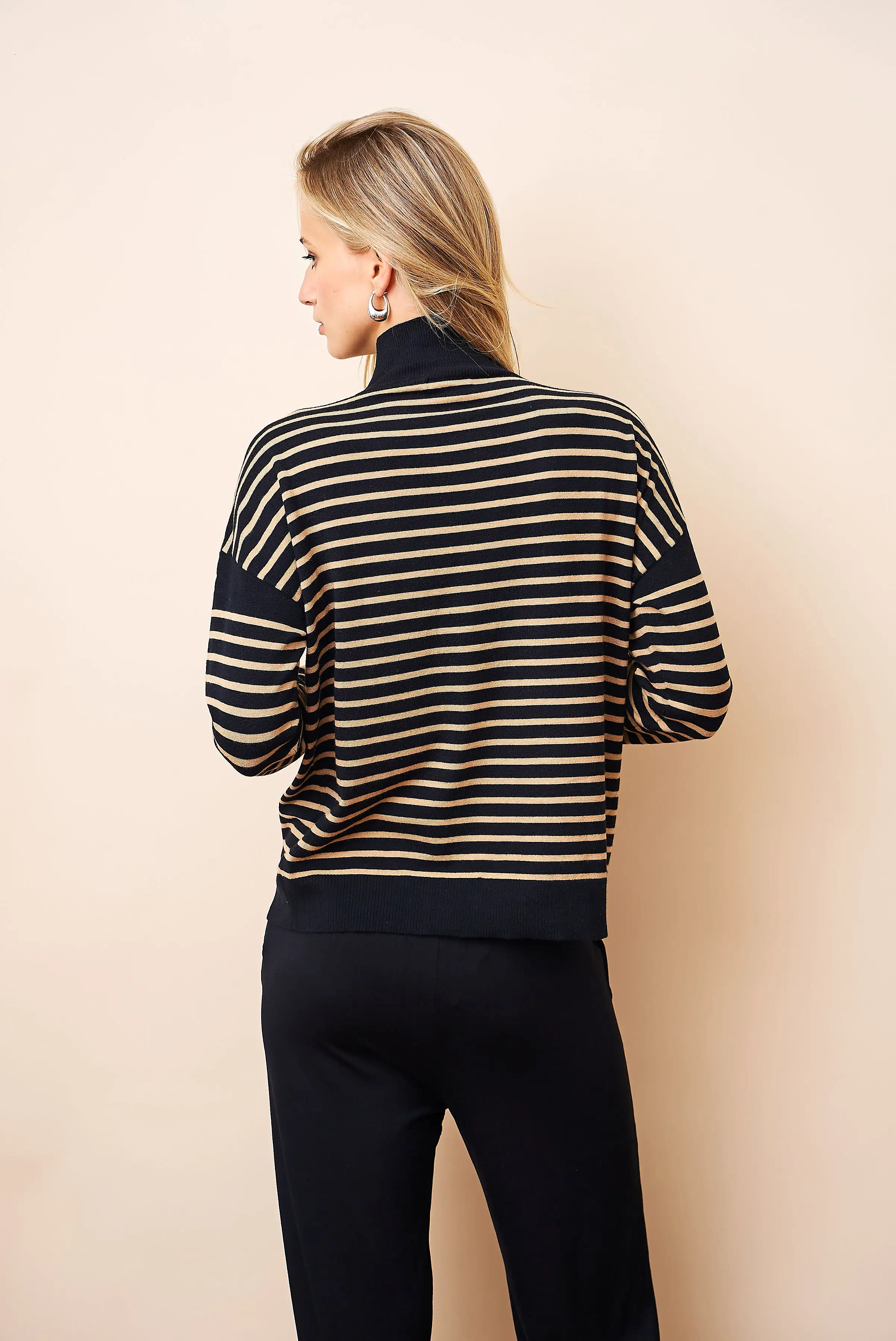 Organic Cotton Knit Stretch Striped Mock Neck in Noir/Camel