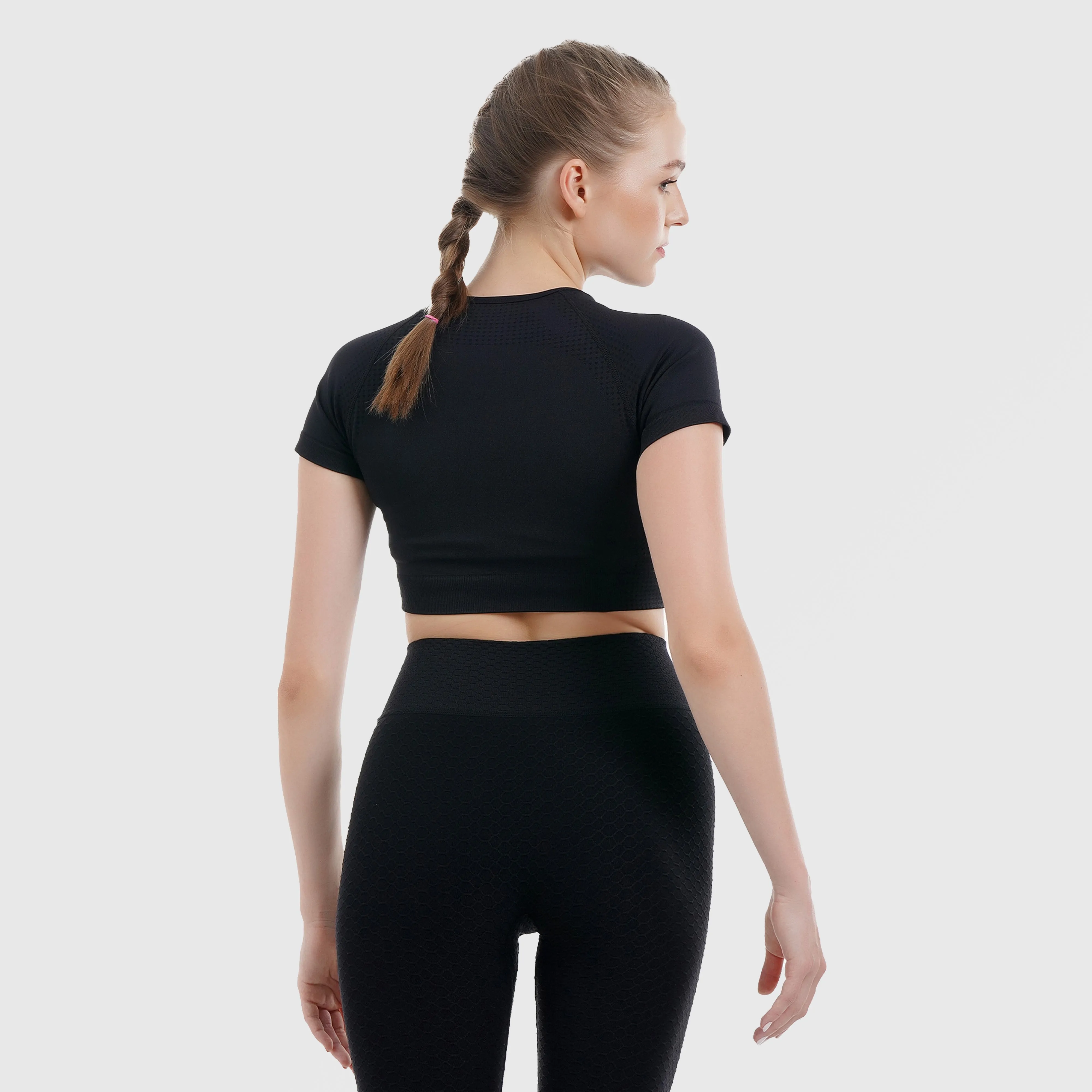 Pace Seamless Crop Tee (Black)