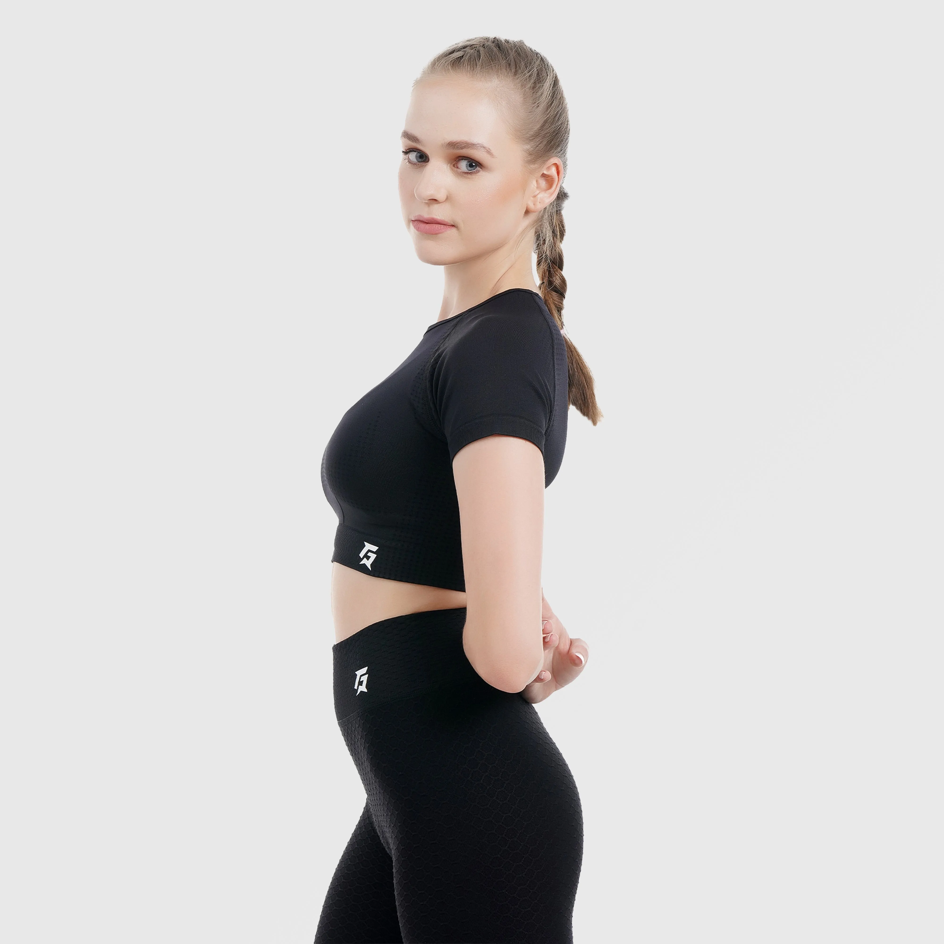 Pace Seamless Crop Tee (Black)